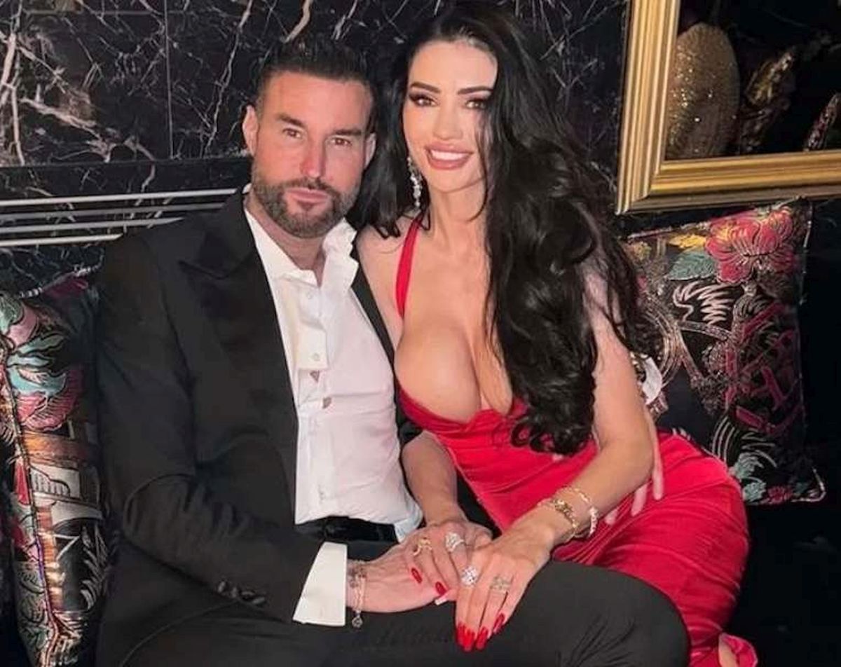 Fotomodelul român care s-a iubit în trecut cu un fotbalist din Serie A și cu un pilot de Moto GP, răsfățată de iubitul milionar de Valentine's Day