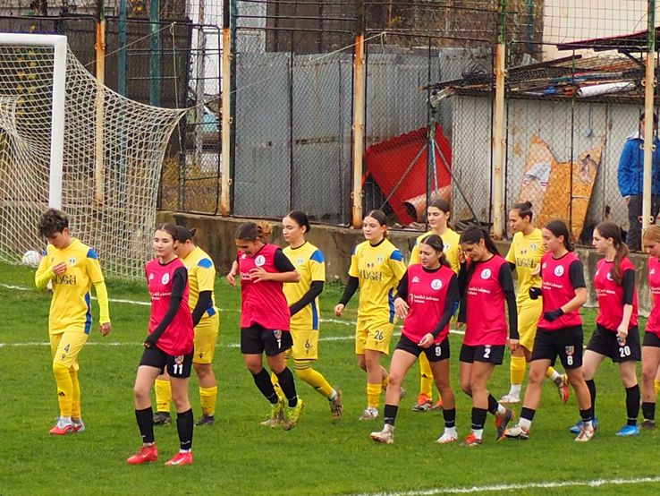 Imagini de la ACS Prahova Ploiești - Petrolul Ploiești, Estera Prunar (numărul 8)