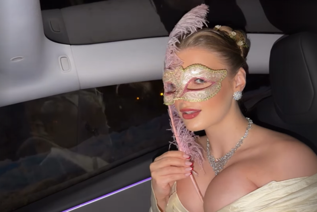 Bîrligea și Antonia, apariție la „Balul Mascat Bridgerton”