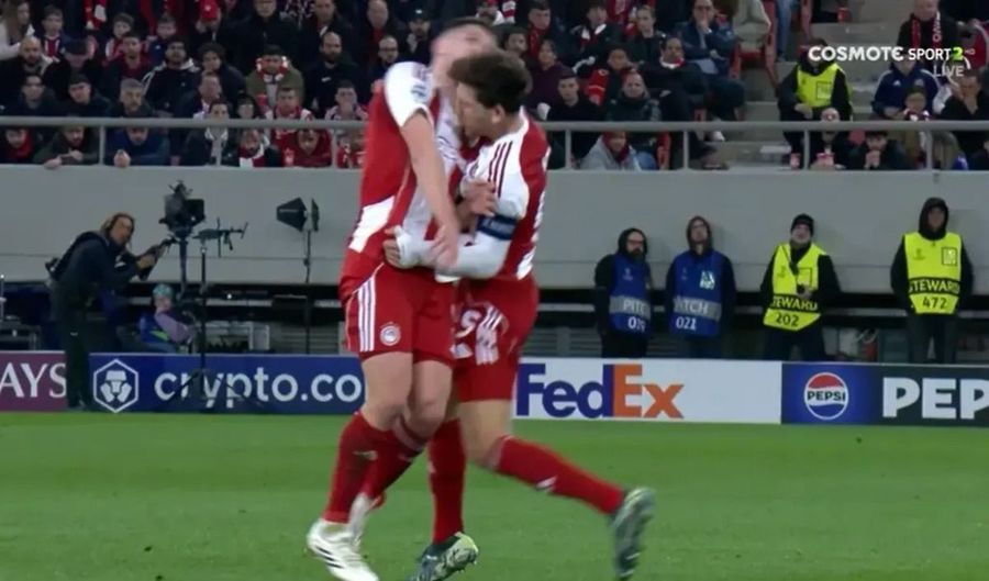 Ciocnirea dintre Retsos și Pirola / Foto: captură Ciocnire violentă! » Sânge pe „Karaiskakis”, în Olympiakos -Leverkusen