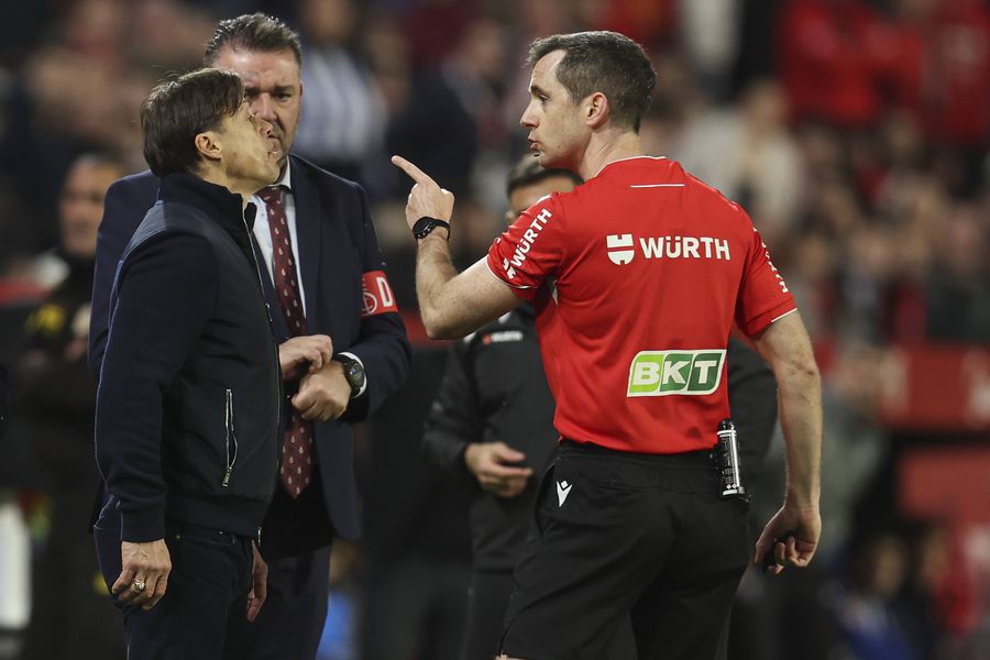 Matias Almeyda, antrenorul echipei FC Sevilla, suspendat șapte etape