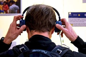 Studiu înfiorător: TOATE căștile audio „pot cauza cancer, probleme de dezvoltare neurologică și feminizarea bărbaților”