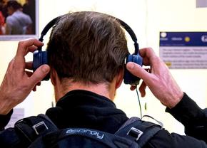 Studiu înfiorător: TOATE căștile audio „pot cauza cancer, probleme de dezvoltare neurologică și feminizarea bărbaților”