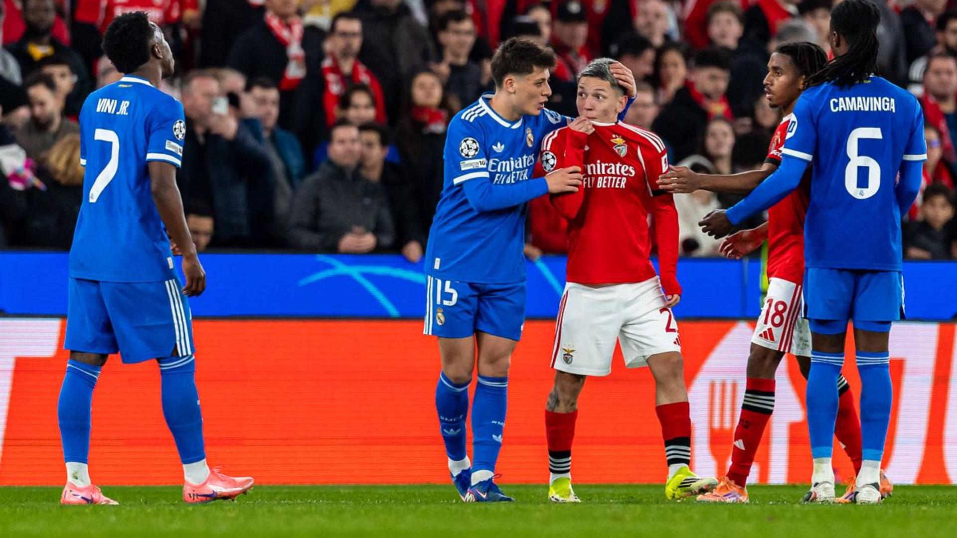 Gianluca Prestianni în tricoul Benfica pe teren, în timpul meciului, în contextul suspendării UEFA și apelului clubului Benfica. | sursa foto: Gazeta Sporturilor Gianluca Prestianni în tricoul Benfica pe teren, în timpul meciului, în contextul suspendării UEFA și apelului clubului Benfica. | sursa foto: Gazeta Sporturilor