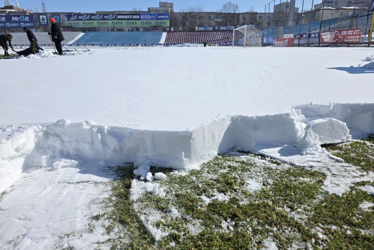 Clubul din Superliga, sub zăpadă! Își cheamă fanii cu lopata la stadion cu o zi înaintea „finalei”