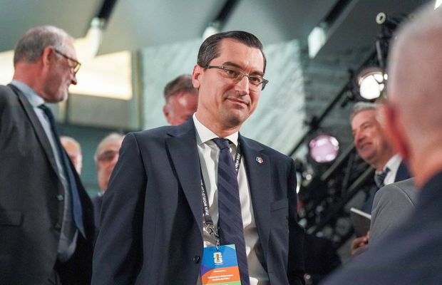 Un nume-surpriză și-a anunțat public candidatura la șefia FRF: crede că are o șansă în fața lui Răzvan Burleanu