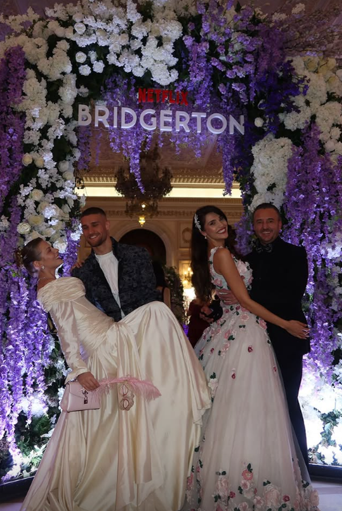 Între două „finale” pentru play-off, Bîrligea a dus-o pe Antonia la bal mascat