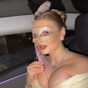 Bîrligea și Antonia, apariție la „Balul Mascat Bridgerton” // FOTO: Instagram