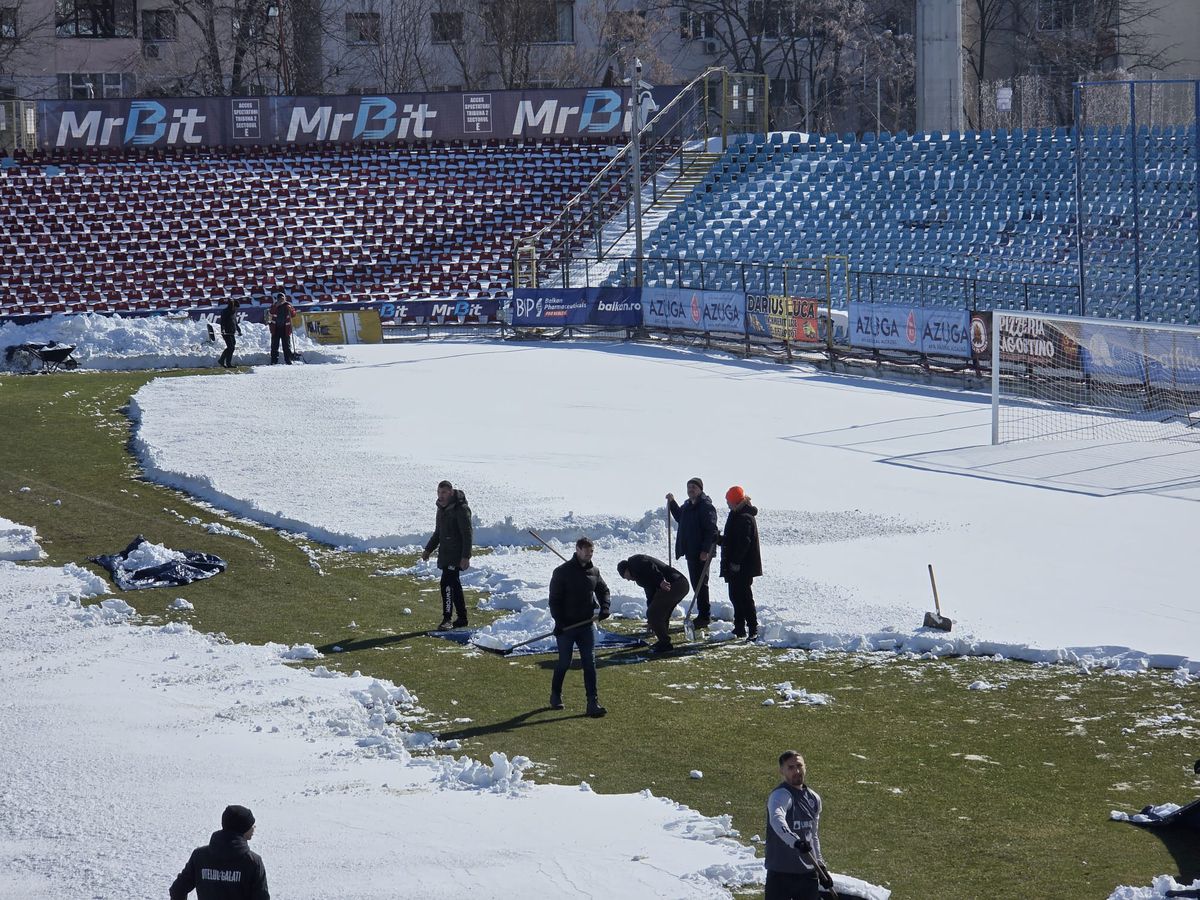 Clubul din Superliga, sub zăpadă! Își cheamă fanii cu lopata la stadion cu o zi înaintea „finalei”