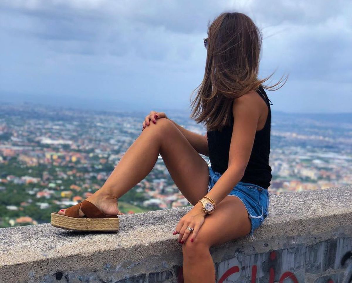 Soția unui fotbalist al lui Napoli a răbufnit în plină pandemie: „E scandalos pentru mine”