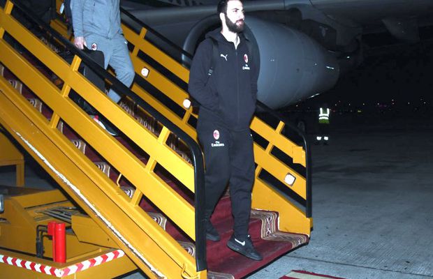 CORONAVIRUS / Poliția l-a oprit pe Higuain să plece din Italia » Cum a driblat atacantul lui Juventus autoritățile