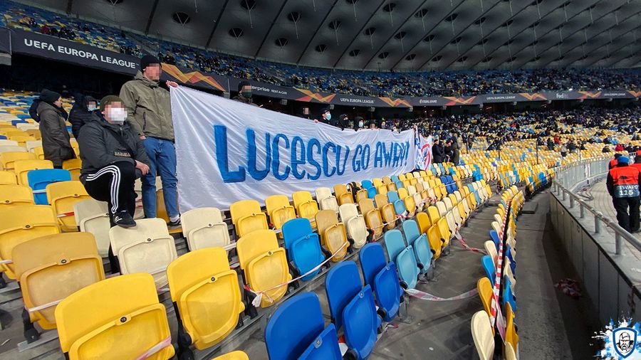 UEFA, ăsta nu-i rasism?! Mircea Lucescu, victima propriilor suporteri » Mesaj scandalos