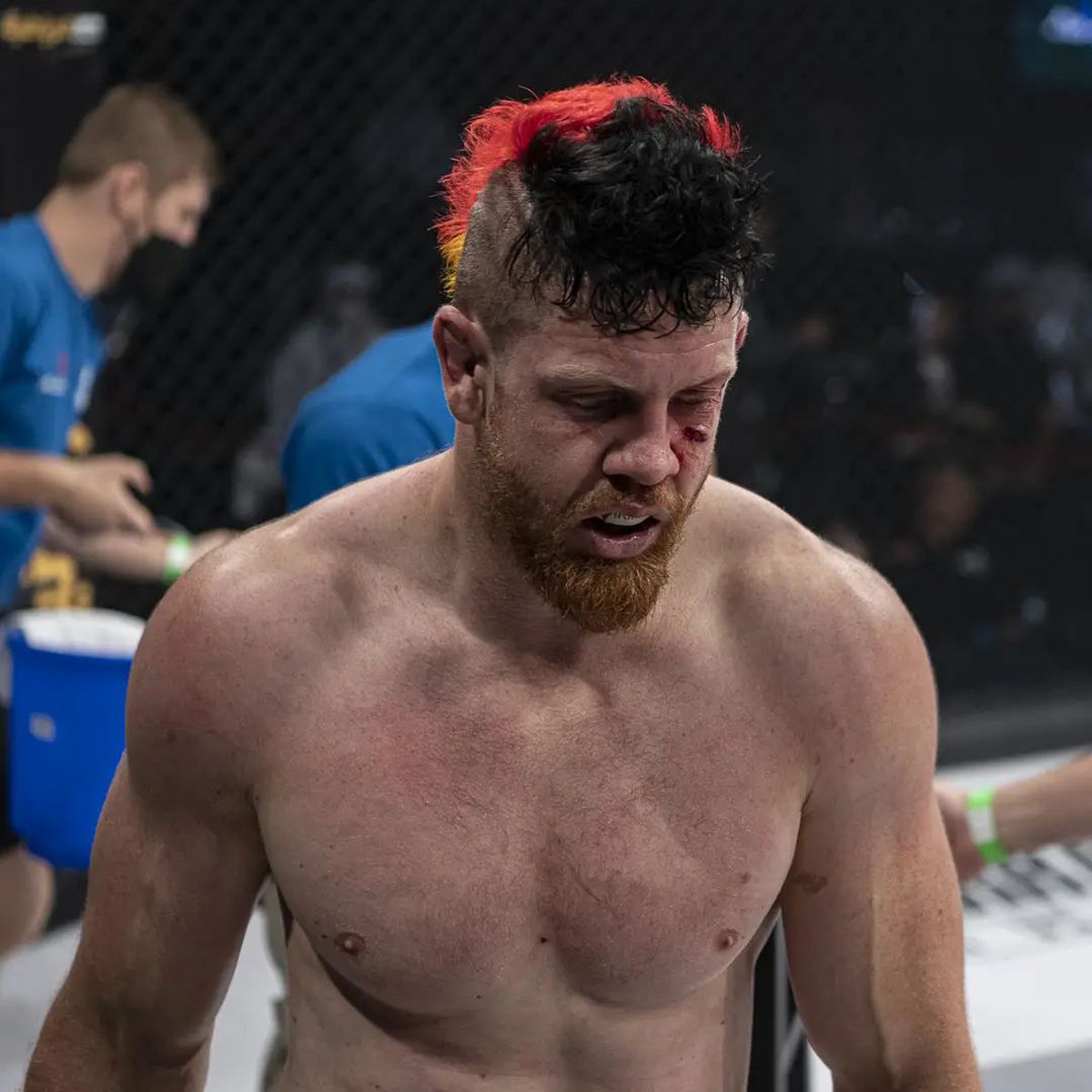 De la Chelsea, în cușcă » Fostul jucător al londonezilor luptă acum în MMA