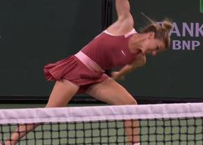 Halep a rupt racheta în semifinala cu Swiatek! Ce s-a întâmplat la finalul primului set