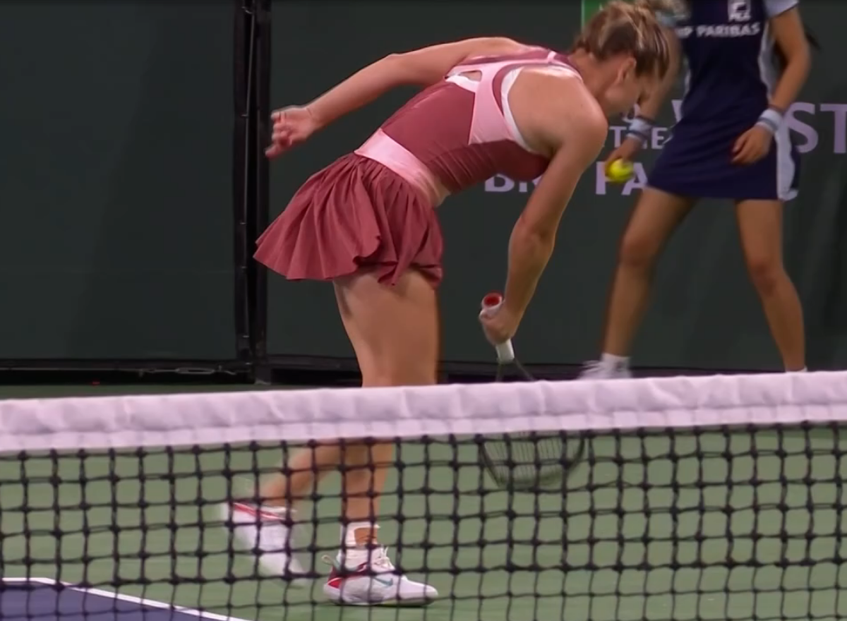 Criză de nervi: Halep a rupt racheta în semifinala cu Swiatek!