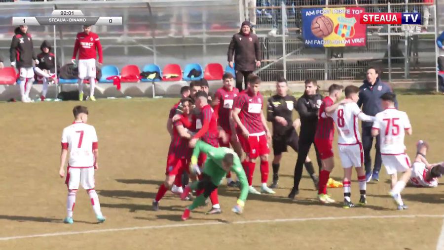 Jucătorii s-au luat la bătaie în derby-ul din Liga Elitelor, foto: Steaua TV, YouTube Victorie la „masa verde” și suspendări usturătoare în urma scandalului din CSA Steaua - Dinamo, în Liga Elitelor U19! Ogăraru: „Nu facem apel”