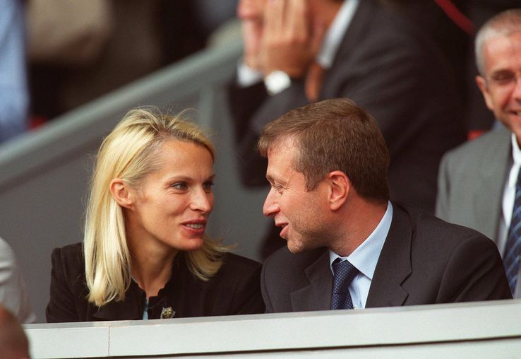 Fosta soție a lui Roman Abramovich se ascunde în vila din Londra de teamă căși va pierde averea