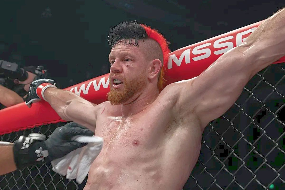 De la Chelsea, în cușcă » Fostul jucător al londonezilor luptă acum în MMA