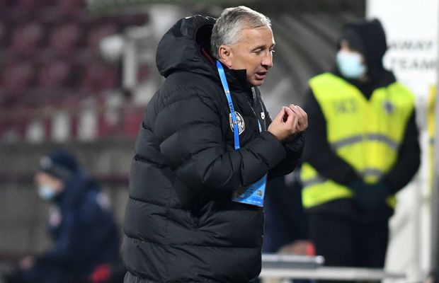N-a uitat poezia :)) Dan Petrescu, după ce s-a împiedicat de Hagi: „E incredibil ce pățim!”