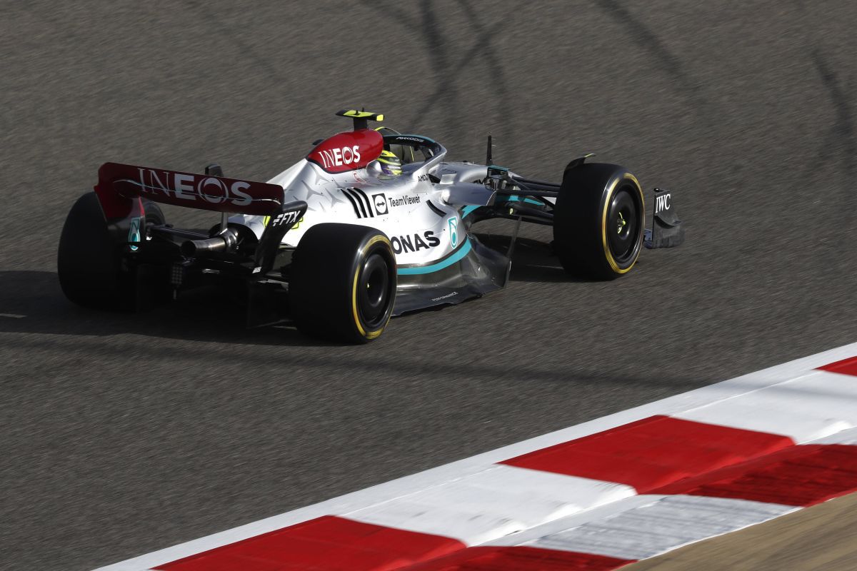 Mercedes a lansat monopostul cu care caută gloria în 2022 » Hamilton vrea titlul #8: „Nu am spus niciodată că mă voi opri”