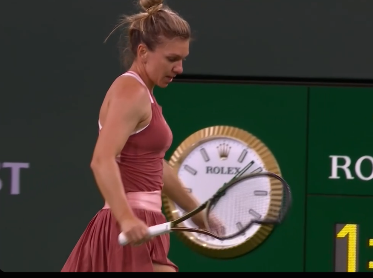 Simona Halep a rupt racheta în semifinala de la Indian Wells cu Iga Swiatek