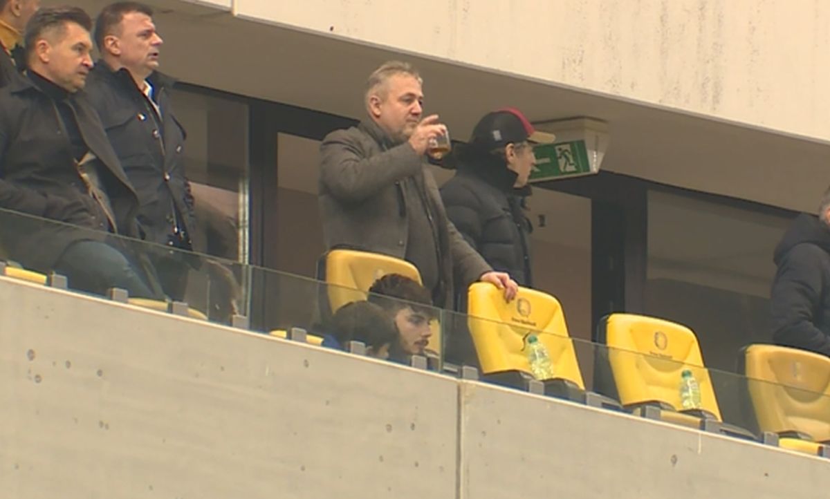 Mihai Rotaru, transfigurat la „oficială” » Flancat de Bobonete și de un fost ministru, s-a calmat cu un whisky după golul lui Edjouma