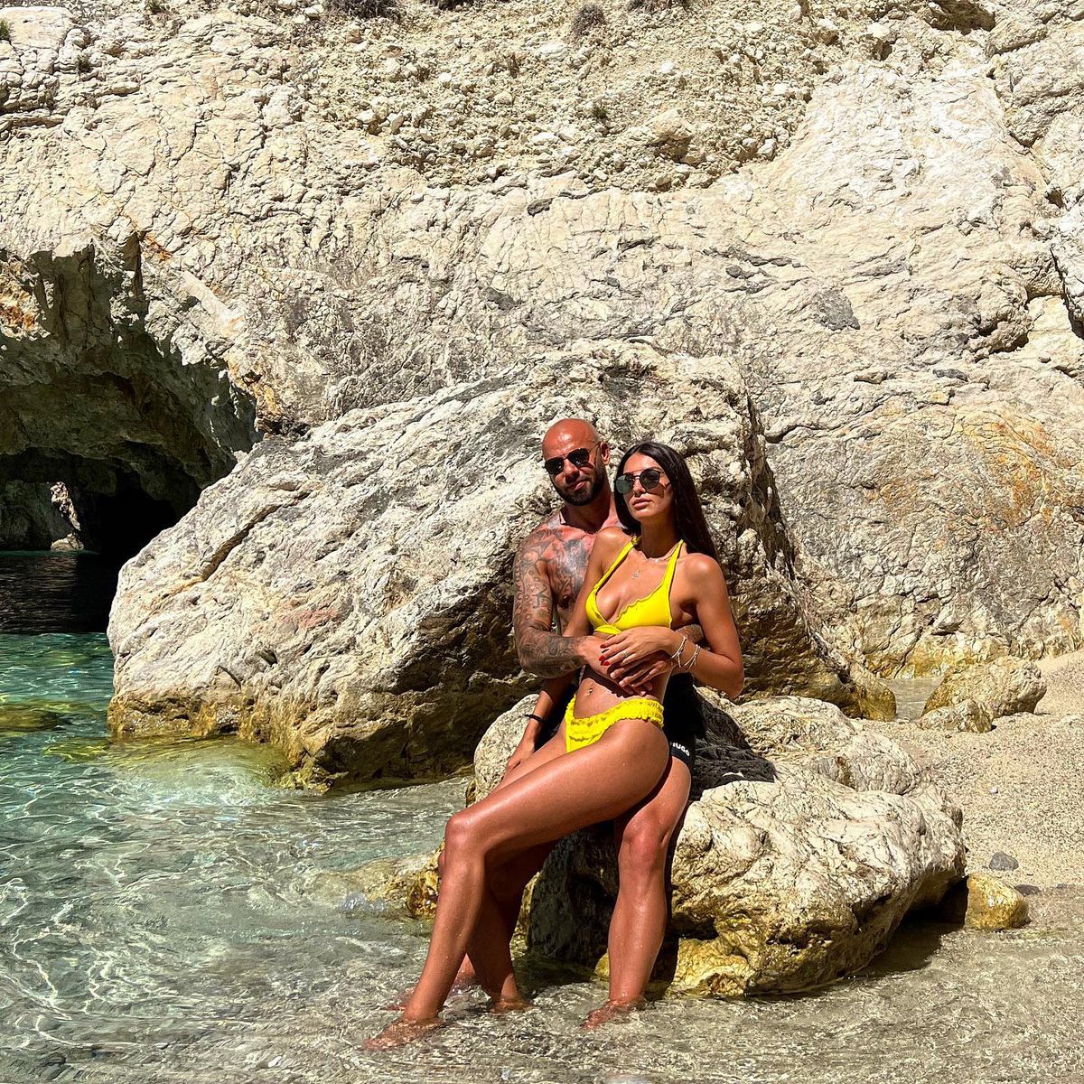 Giani Kiriță, fițe într-un club din Mamaia de 1 Mai! A fumat trabuc și s-a mândrit cu iubita de doar 24 de ani