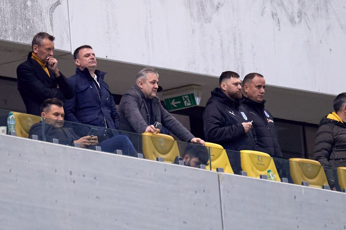 Mihai Rotaru, transfigurat la „oficială” » Flancat de Bobonete și de un fost ministru, s-a calmat cu un whisky după golul lui Edjouma