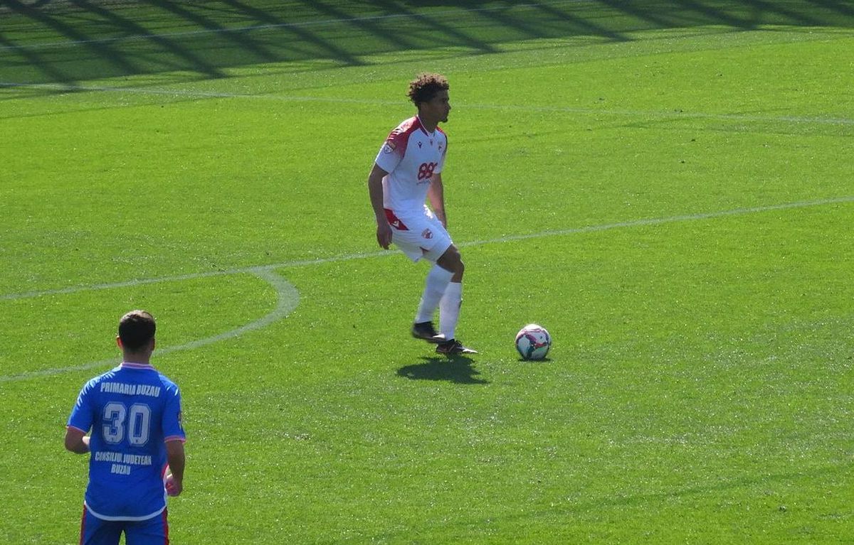 9 detalii de la Dinamo - Buzău » Cum s-a descurcat debutantul de 16 ani, momentul impresionant de la start + ce au cerut fanii la final