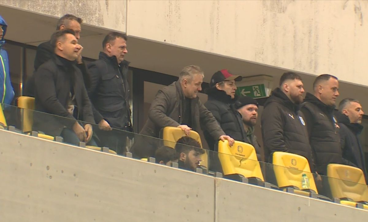 Mihai Rotaru, transfigurat la „oficială” » Flancat de Bobonete și de un fost ministru, s-a calmat cu un whisky după golul lui Edjouma