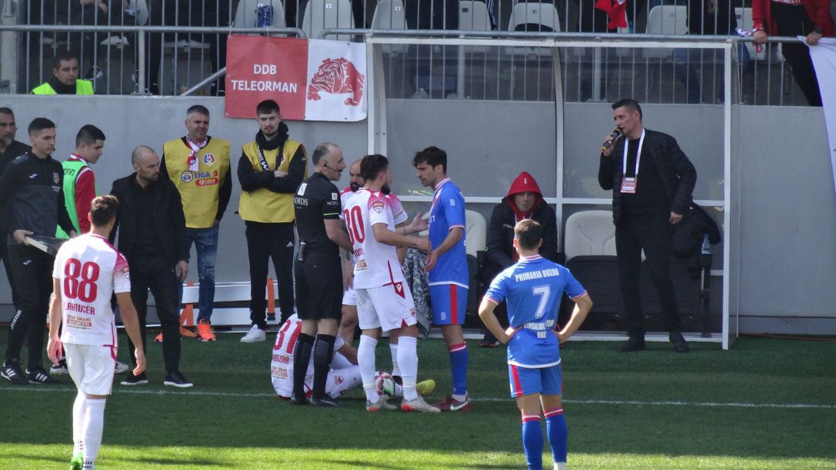 9 detalii de la Dinamo - Buzău » Cum s-a descurcat debutantul de 16 ani, momentul impresionant de la start + ce au cerut fanii la final