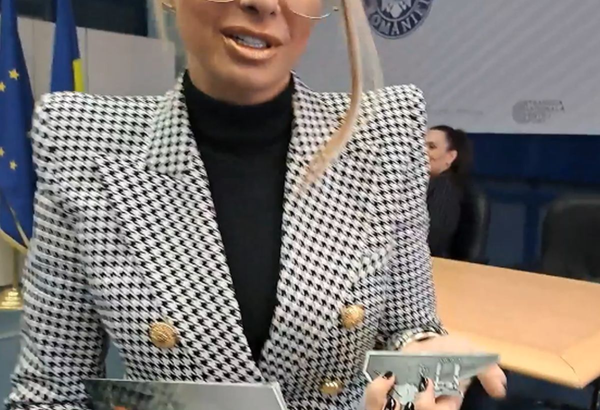 Colegul de partid a făcut-o pe Anamaria Prodan președintă de onoare a Federației de Snooker! Impresarul a făcut o demonstrație de abilități