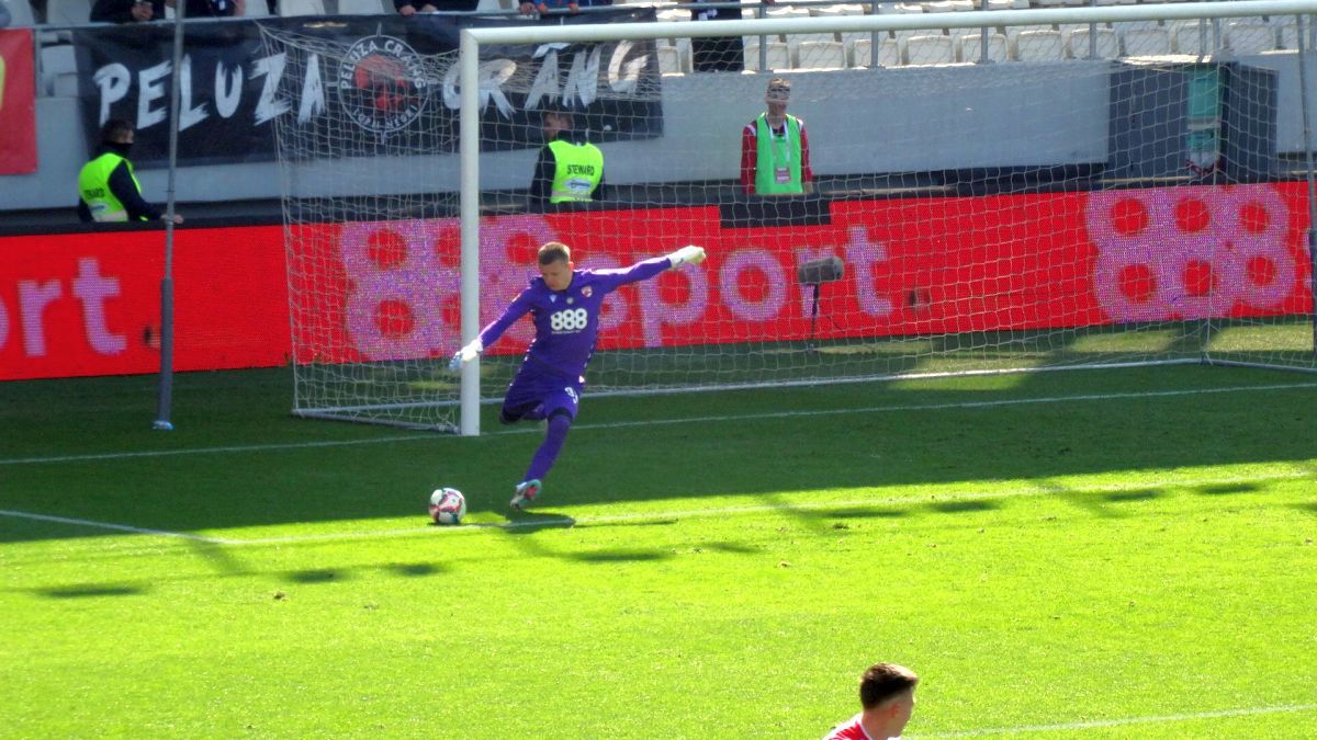 9 detalii de la Dinamo - Buzău » Cum s-a descurcat debutantul de 16 ani, momentul impresionant de la start + ce au cerut fanii la final