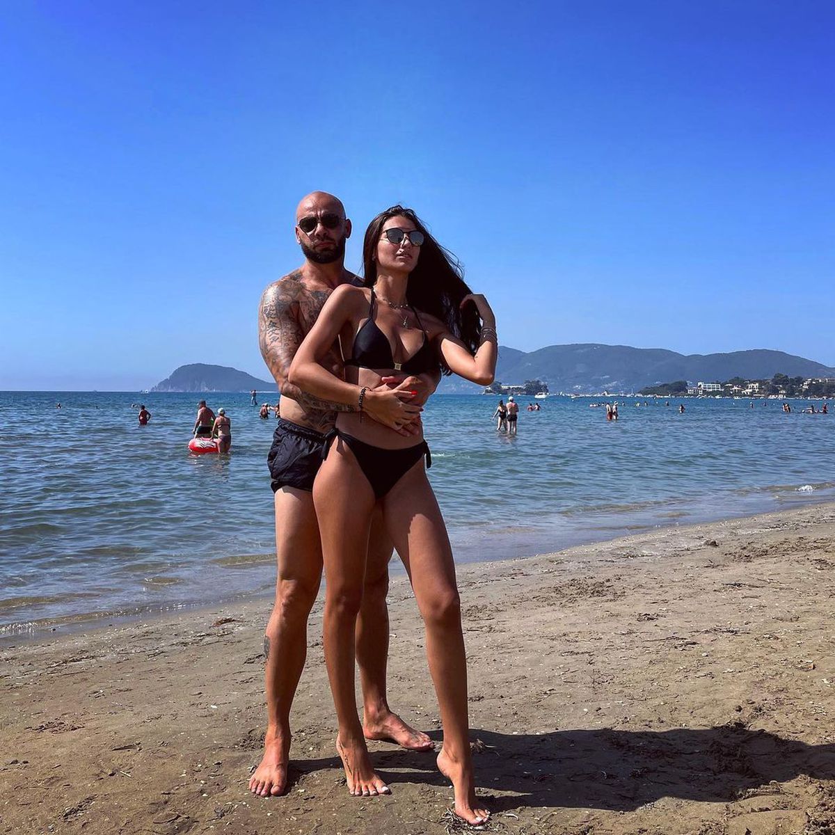 Giani Kiriță, fițe într-un club din Mamaia de 1 Mai! A fumat trabuc și s-a mândrit cu iubita de doar 24 de ani