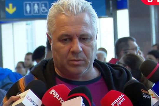 Jefferson, în stânga, în duel cu Falcao / FOTO: Imago