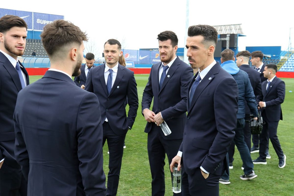 FOTO. Gică Hagi, la costum în Farul - Sepsi