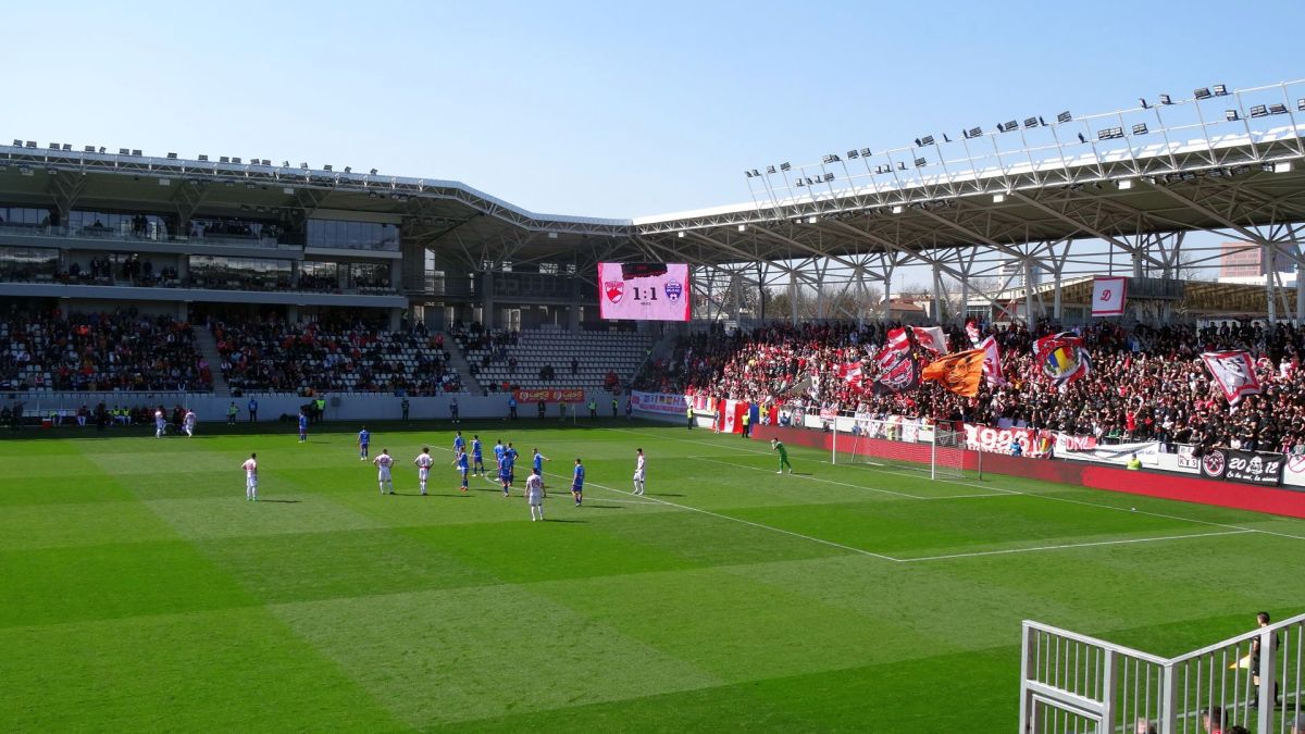 9 detalii de la Dinamo - Buzău » Cum s-a descurcat debutantul de 16 ani, momentul impresionant de la start + ce au cerut fanii la final