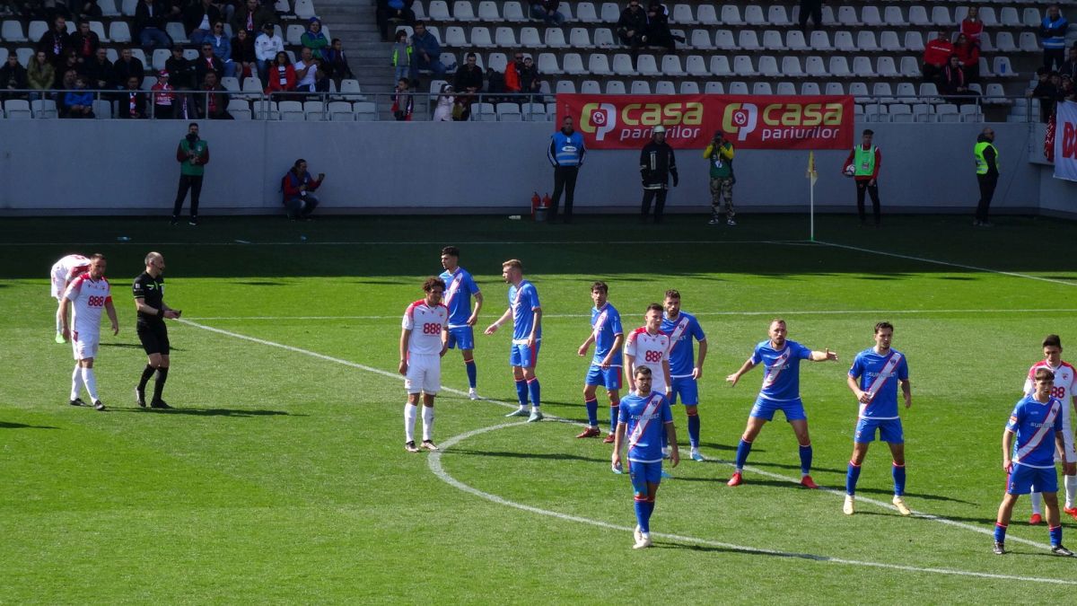 9 detalii de la Dinamo - Buzău » Cum s-a descurcat debutantul de 16 ani, momentul impresionant de la start + ce au cerut fanii la final