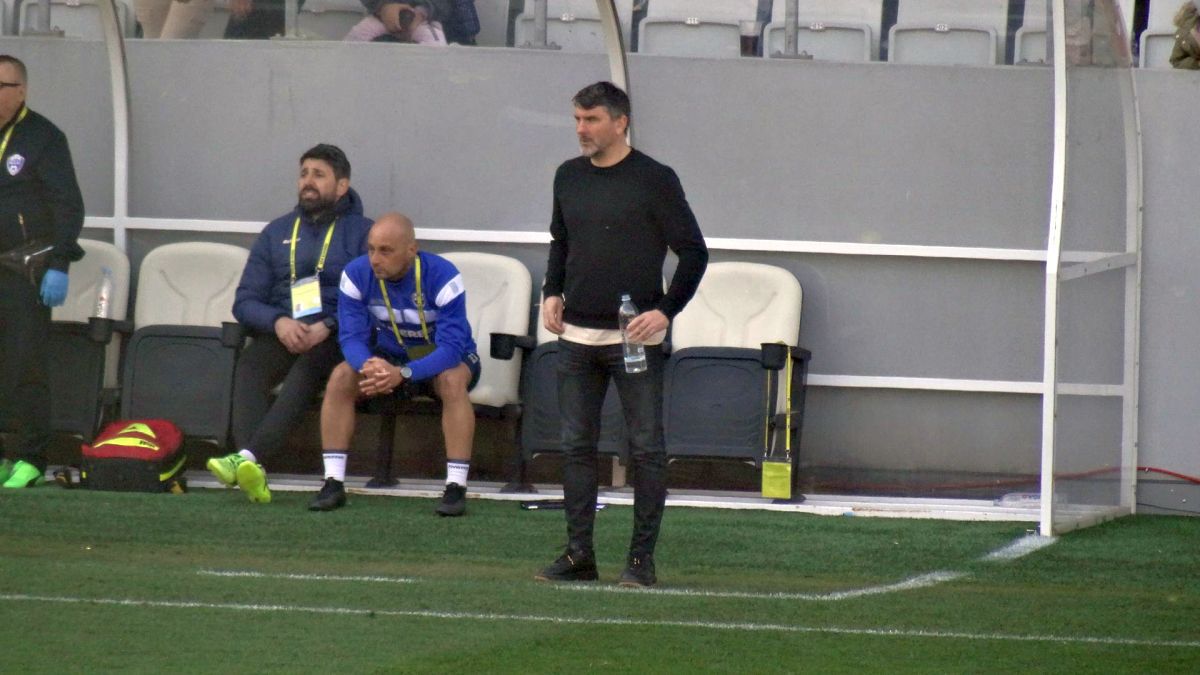 9 detalii de la Dinamo - Buzău » Cum s-a descurcat debutantul de 16 ani, momentul impresionant de la start + ce au cerut fanii la final