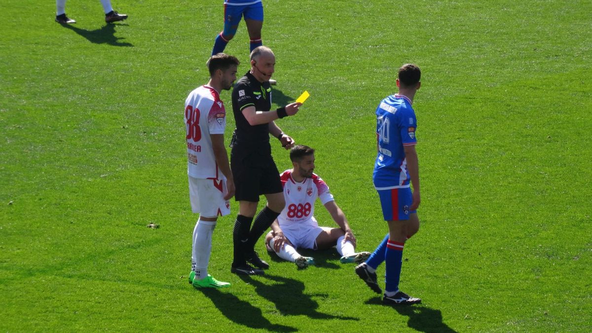 9 detalii de la Dinamo - Buzău » Cum s-a descurcat debutantul de 16 ani, momentul impresionant de la start + ce au cerut fanii la final