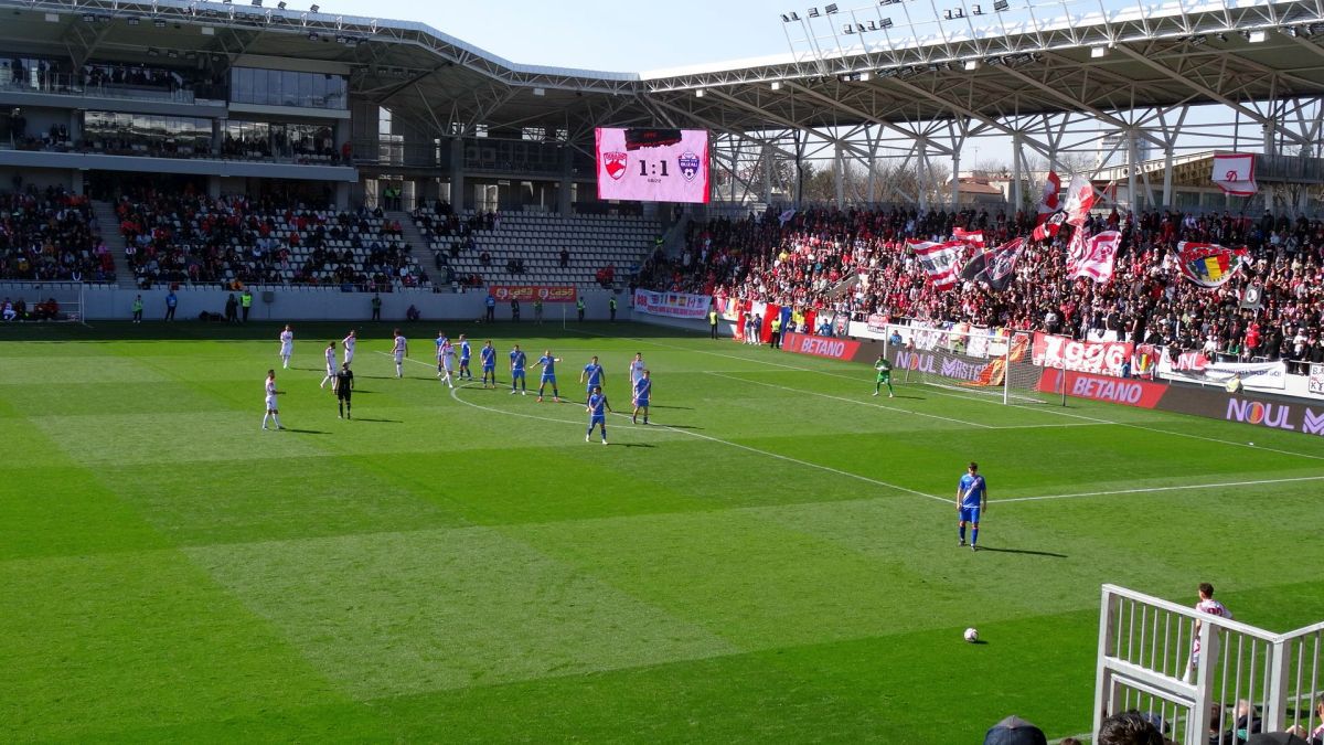 9 detalii de la Dinamo - Buzău » Cum s-a descurcat debutantul de 16 ani, momentul impresionant de la start + ce au cerut fanii la final