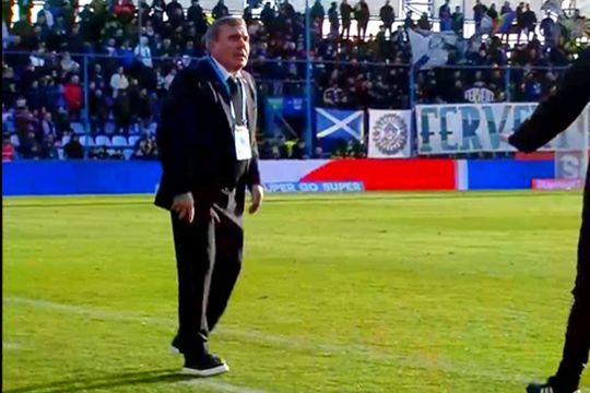 Farul a semnat un parteneriat cu un brand important de îmbrăcăminte. Gică Hagi și elevii lui au avut o apariție elegantă la meciul cu Sepsi, din prima rundă a play-off-ului.