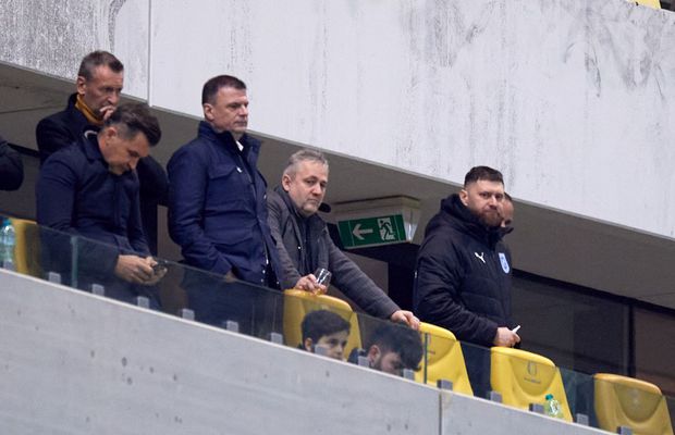 Mihai Rotaru, transfigurat la „oficială” » Flancat de Bobonete și de un fost ministru, s-a calmat cu un whisky după golul lui Edjouma