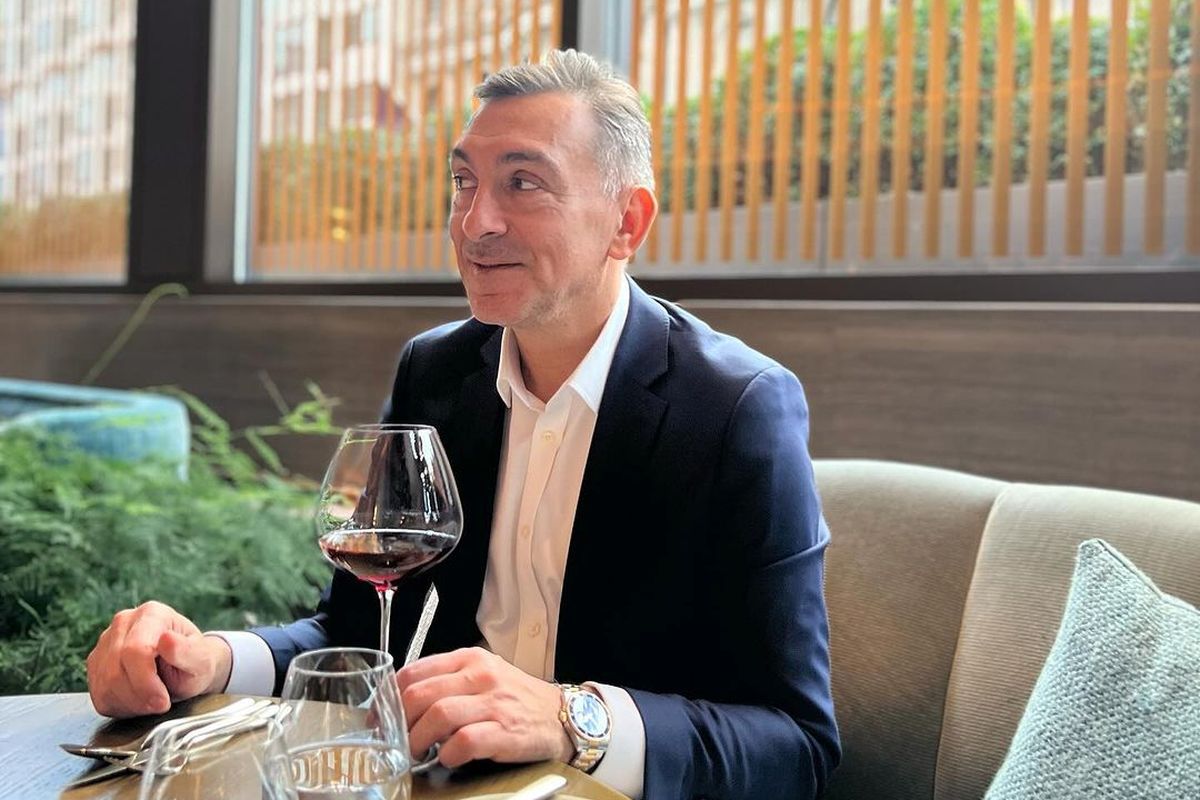 Pe ce sumă vinde Ilie Dumitrescu Hanul cu Tei, proprietatea sa celebră din Centrul Vechi