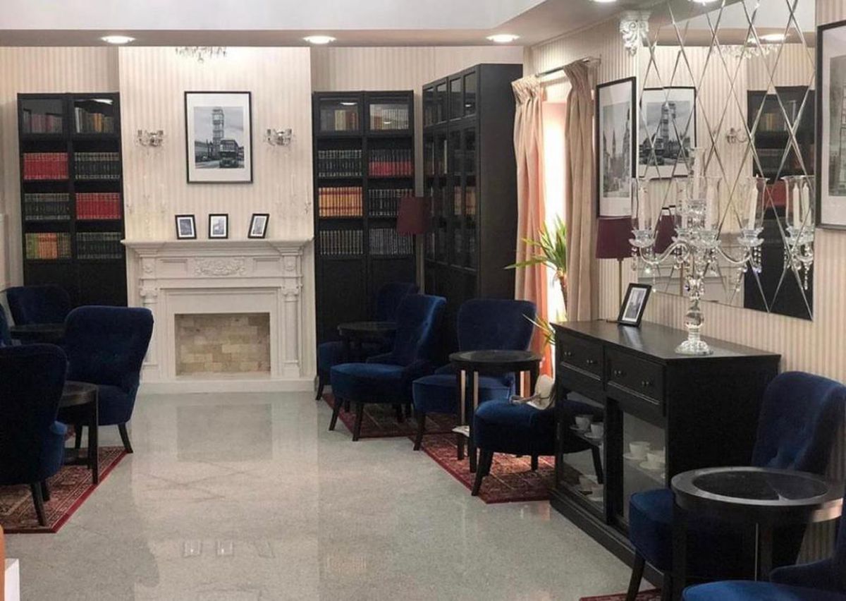 Pe ce sumă vinde Ilie Dumitrescu Hanul cu Tei, proprietatea sa celebră din Centrul Vechi