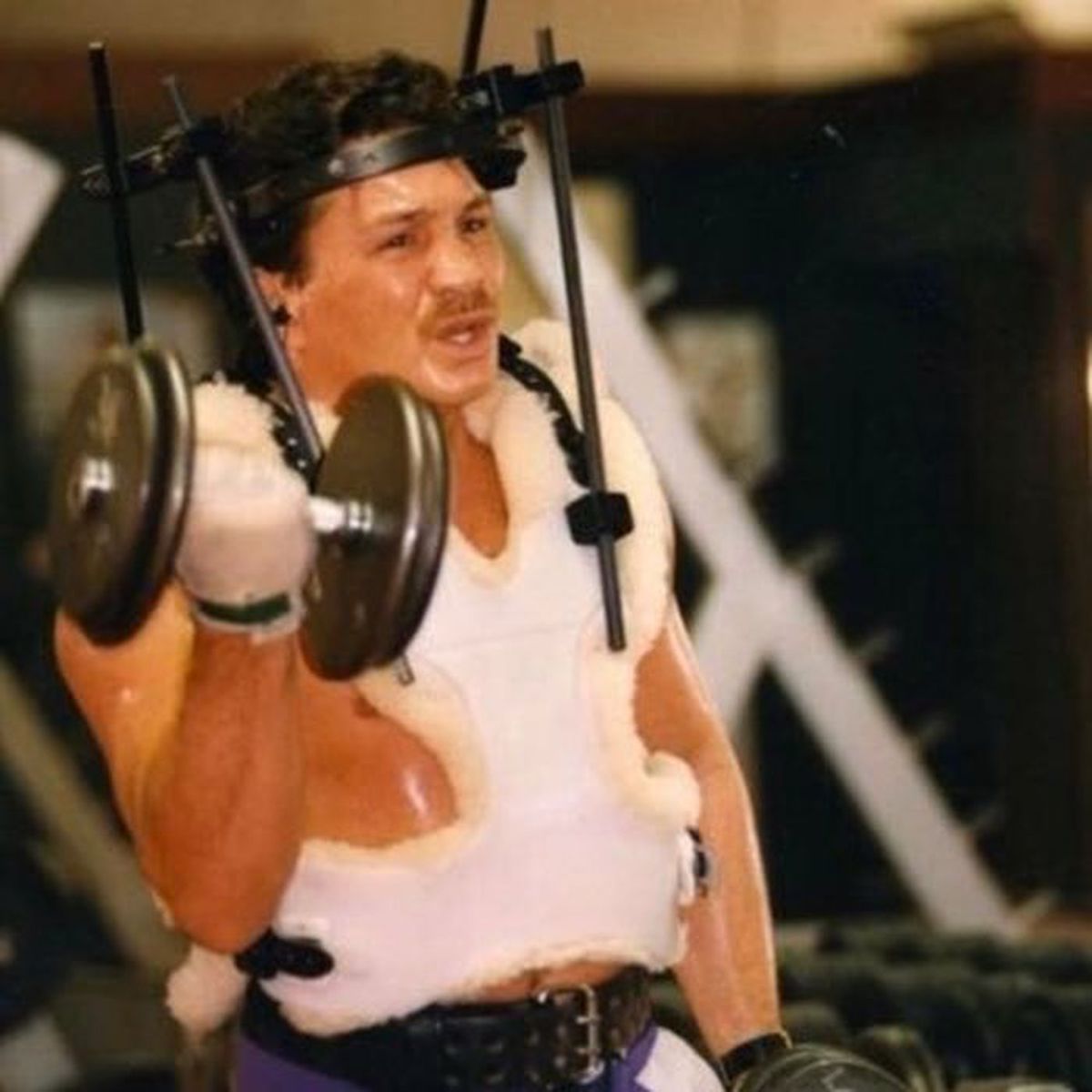 Viața fabuloasă a campionului Vinny Paz: a învins moartea de două ori, după ce a stat cu șuruburi în cap, a aruncat 10 milioane la pariuri și s-a culcat cu 1000 de starlete!