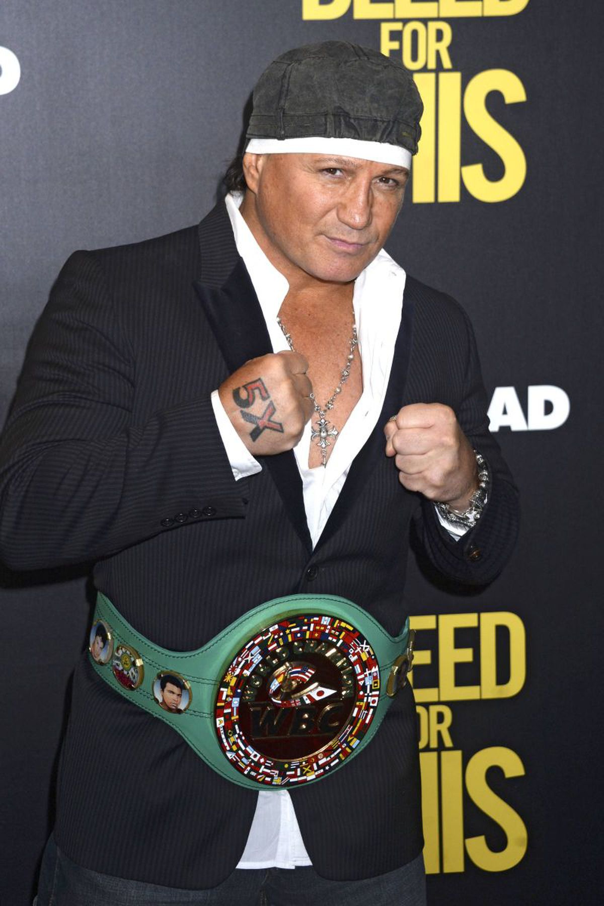 Viața fabuloasă a campionului Vinny Paz: a învins moartea de două ori, după ce a stat cu șuruburi în cap, a aruncat 10 milioane la pariuri și s-a culcat cu 1000 de starlete!