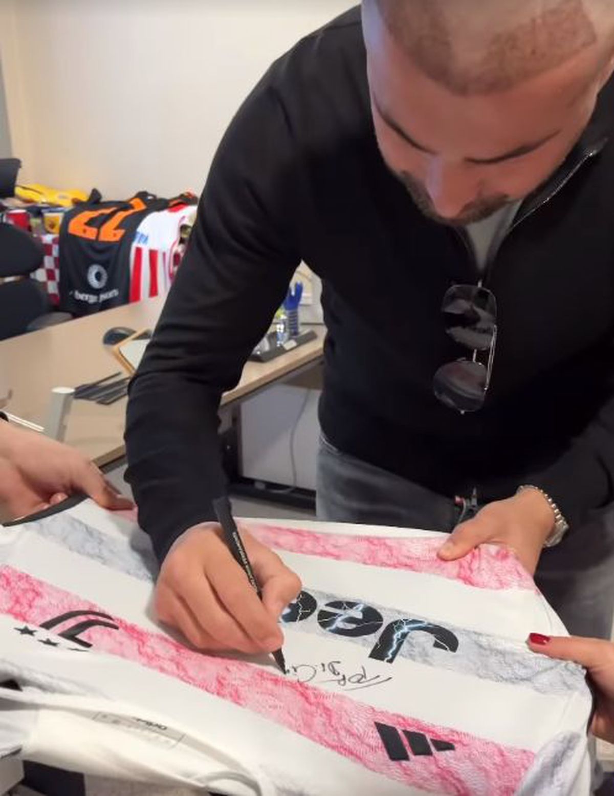 Adrian Mutu și-a făcut implant de păr