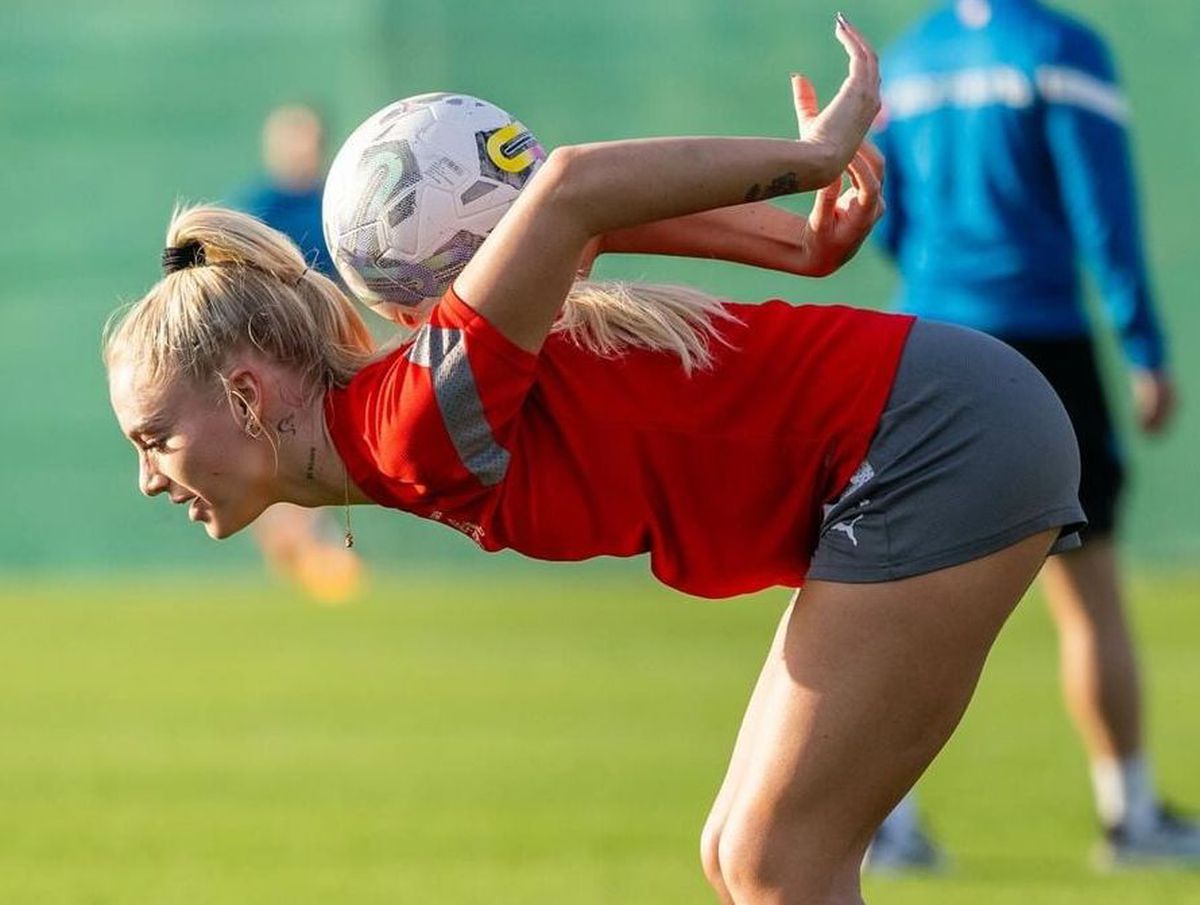 „Bună, băieți!” » A semnat cu Bournemouth, iar anunțul mutării a strâns peste 22 de milioane de vizualizări!