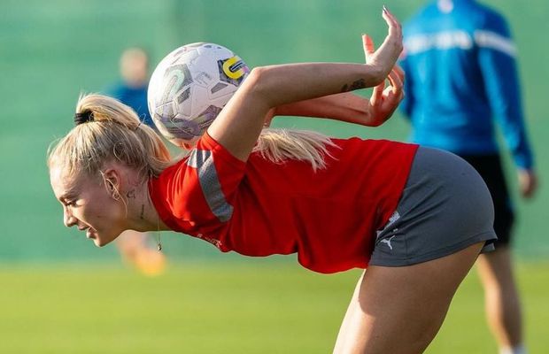 „Bună, băieți!” » A semnat cu Bournemouth, iar anunțul mutării a strâns peste 22 de milioane de vizualizări!